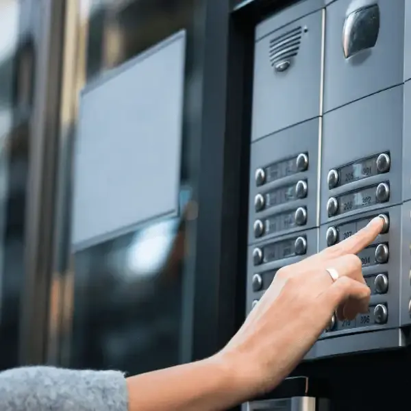 Contrôle d’accès: interphones, digicodes et badges